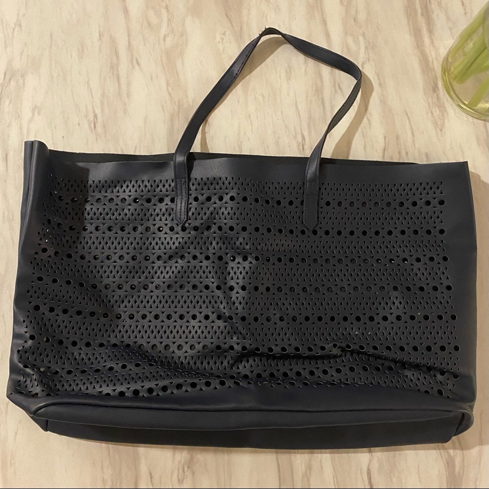 Bloomingdale’s Cute Navy Tote